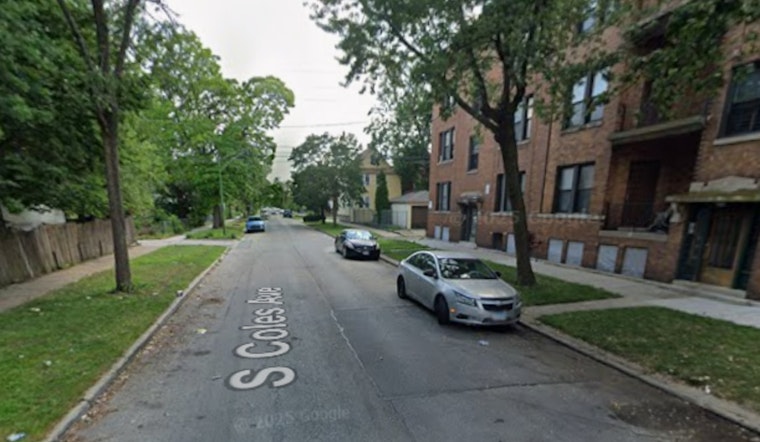 South Chicago Home Destroyed, Two Houses Damaged in Blaze