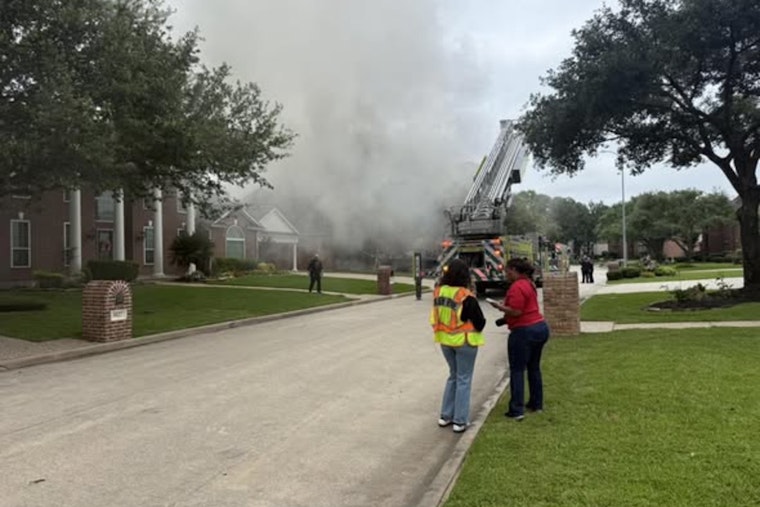Spring Street Swarmed By Fire Crews After Desert Oak House Fire