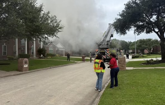 Spring Street Swarmed By Fire Crews After Desert Oak House Fire