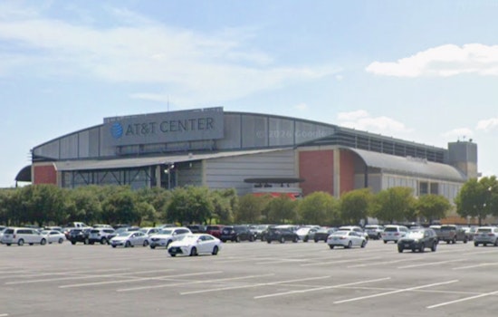 Spurs Fans Turn Frost Bank Center Into Roaring Cauldron for Game 4 vs. Thunder