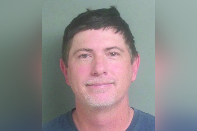 St. Johns Cabinet Maker Probed in Alleged Pay-Without-Work Scam