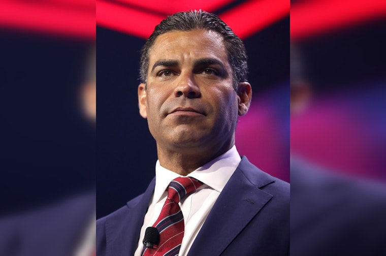 Suarez Becomes Billionaires' Frontman in High-Stakes Bid to Lure CEOs to Miami's Gold Coast