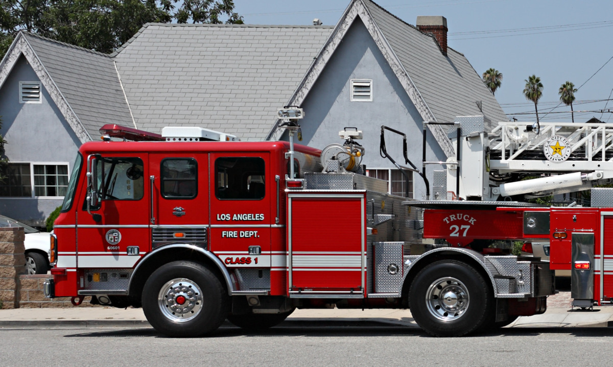 Sunland Fire Truck Overturns, 2 Firefighters Hurt