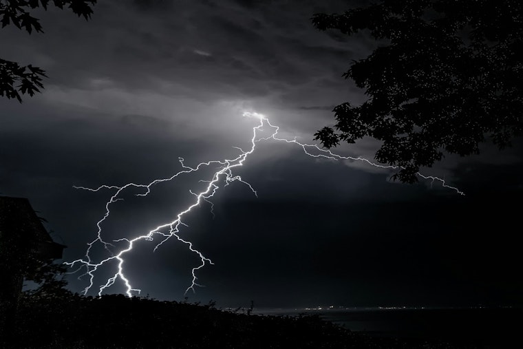 Sunny St. Louis Sunday Tees Up A Stormy Night