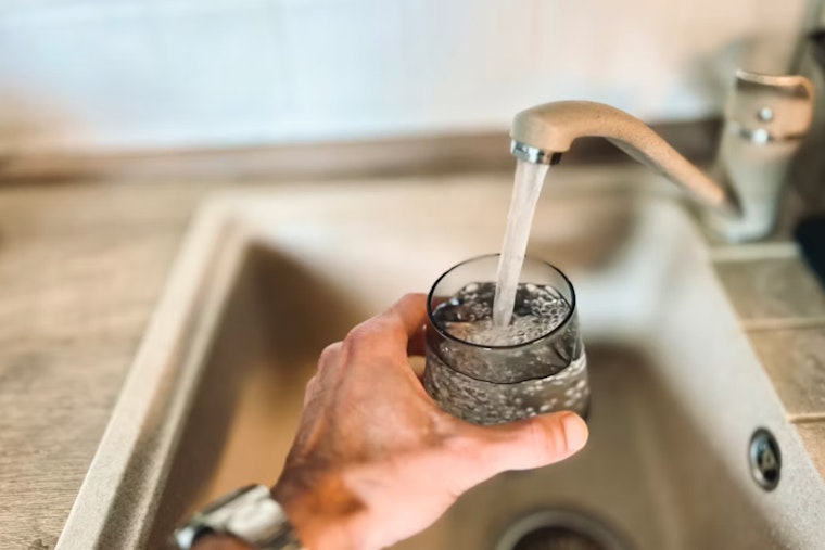 Tampa Taps To Smell Like Pool Water As City Cranks Up Chlorine