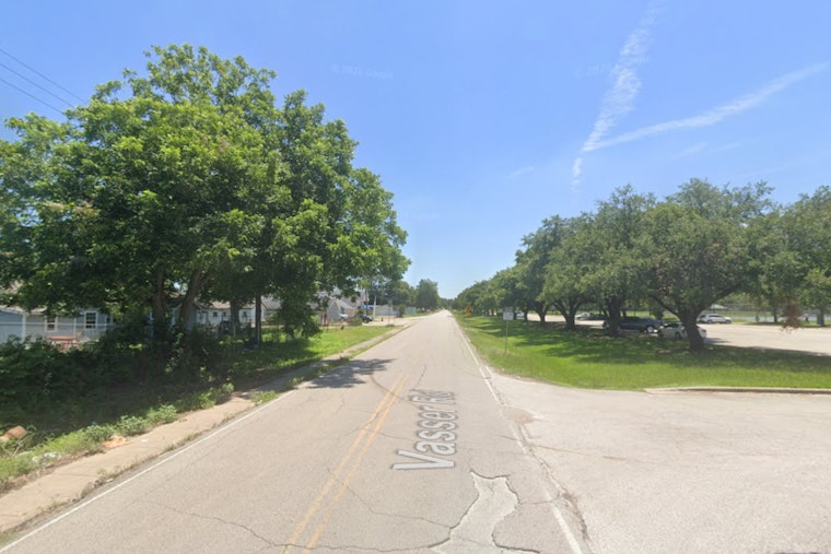Teen Nearly Killed By Live Light Pole At Southeast Houston Park