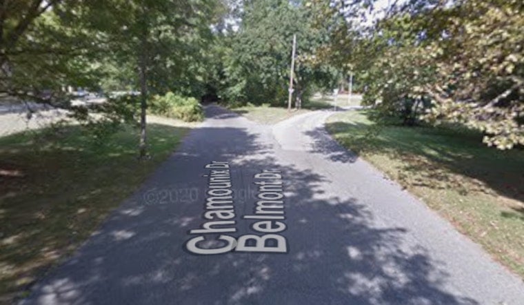 Two Shot Near Belmont Mansion In West Fairmount Park, Philadelphia