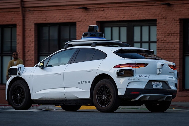 Waymo Robotaxi Blows Red Light on Irving Boulevard as Dallas Drivers Scramble