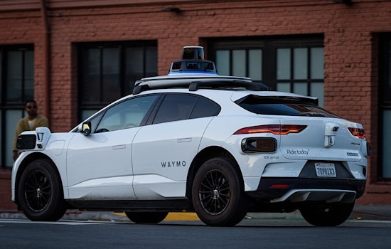 Waymo Robotaxi Blows Red Light on Irving Boulevard as Dallas Drivers Scramble