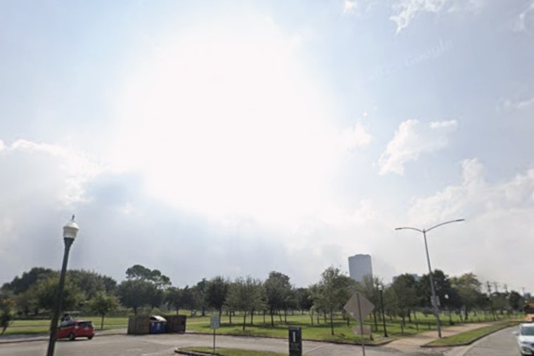 Winds Whip Houston As Midweek Storm Threat Builds