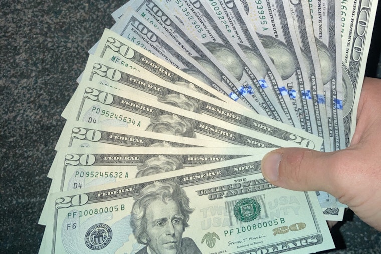 Wisconsin Workers Pull In $34.69 an Hour, but Clock Fewer Than 33 Weekly Hours