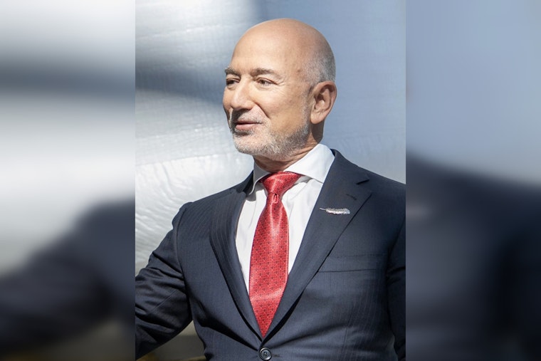 Bezos Bets Big on Secretive SoHo Lab Chasing 50-Watt AI Brain