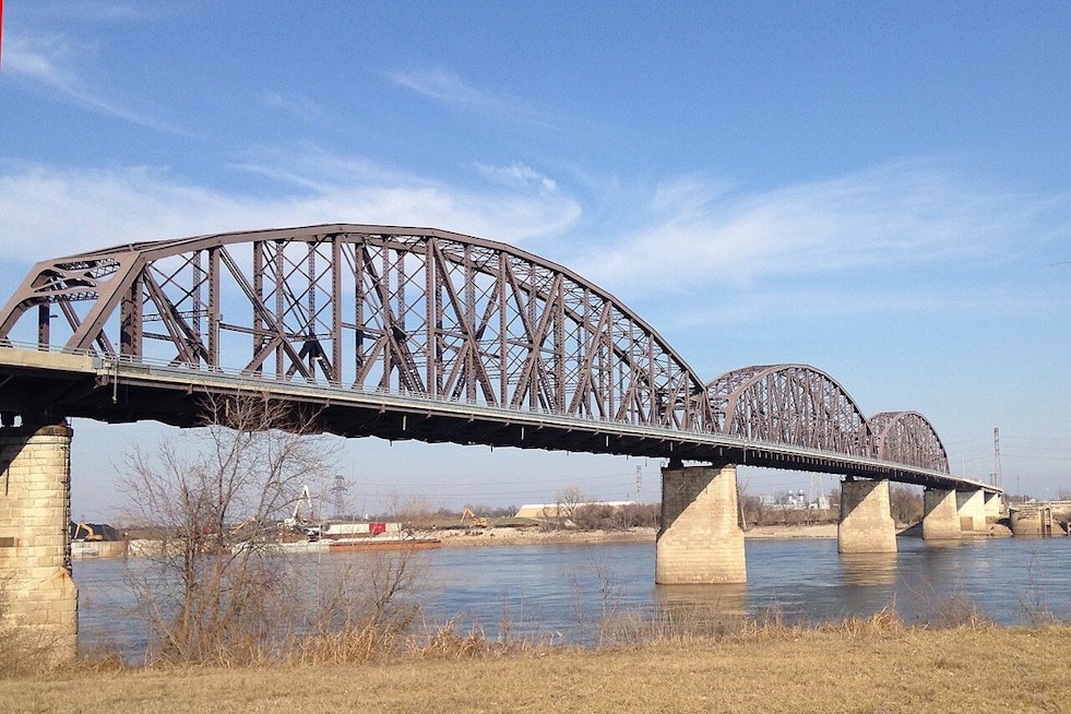 Grim Find Under McKinley Bridge as Crews Haul Body From Mississippi
