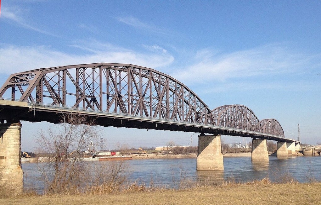 Grim Find Under McKinley Bridge as Crews Haul Body From Mississippi