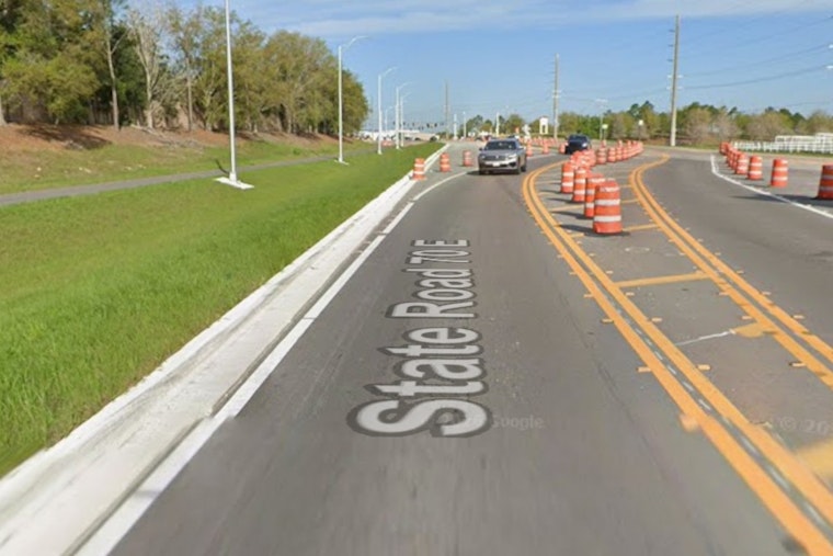 Bradenton Cyclist Dies on SR 70 While Stopped to Fix Bike