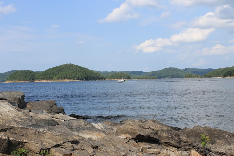 Broken Bow Lake Horror: 68-Year-Old Shawnee Man Drowns On Pontoon Ride