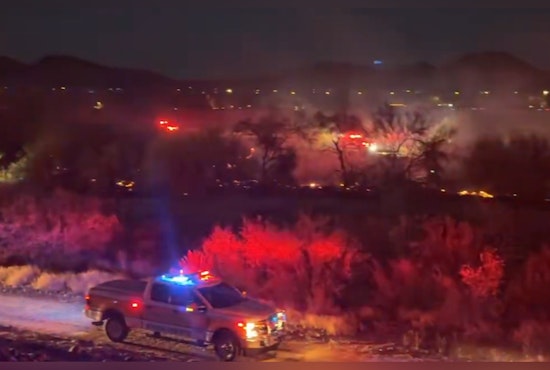Brush Blaze Erupts Off I‑17, Sends Crews Scrambling In North Phoenix