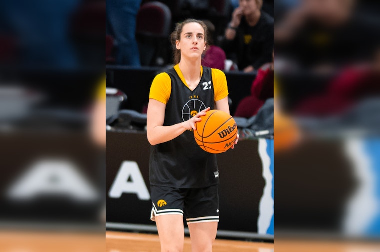 Caitlin Clark Scare In Indy As Back Flare-Up Cuts Night Short