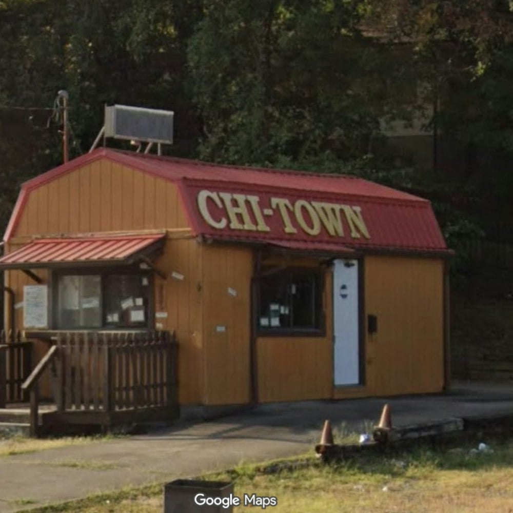 Chi-Town Dogs Returns To Riverside Drive In Clarksville