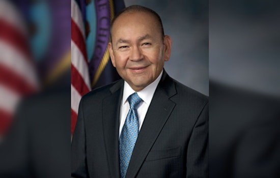 Chickasaw Power Shift: Bill Anoatubby To Hand Reins To Son After 40-Year Run