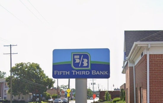 Cincinnati’s Fifth Third Storms Wall Street in Biggest Bank Listing Switch