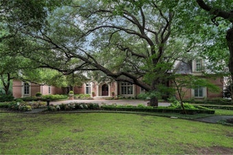 Cinemark Mogul Lee Roy Mitchell Quietly Unloads Preston Hollow Movie Palace