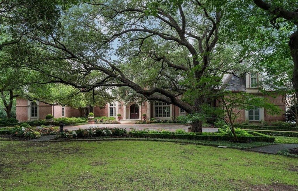 Cinemark Mogul Lee Roy Mitchell Quietly Unloads Preston Hollow Movie Palace