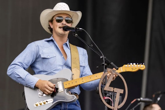 Cold Beer, Loud Cheers Zach Top Aims To Pack Frost Bank Center In San Antonio