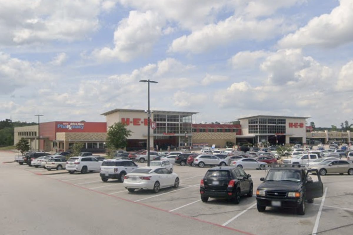 Conroe Woman in Scrubs Caught On Camera Berating Muslim Shoppers at H‑E‑B