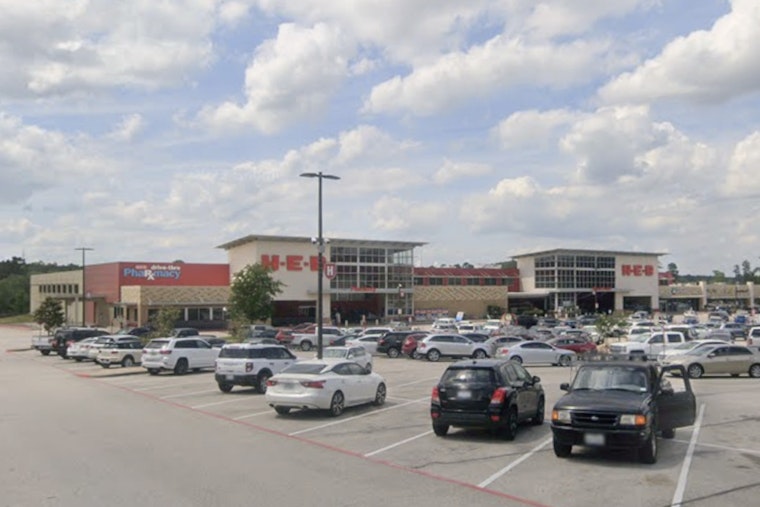 Conroe Woman in Scrubs Caught On Camera Berating Muslim Shoppers at H‑E‑B