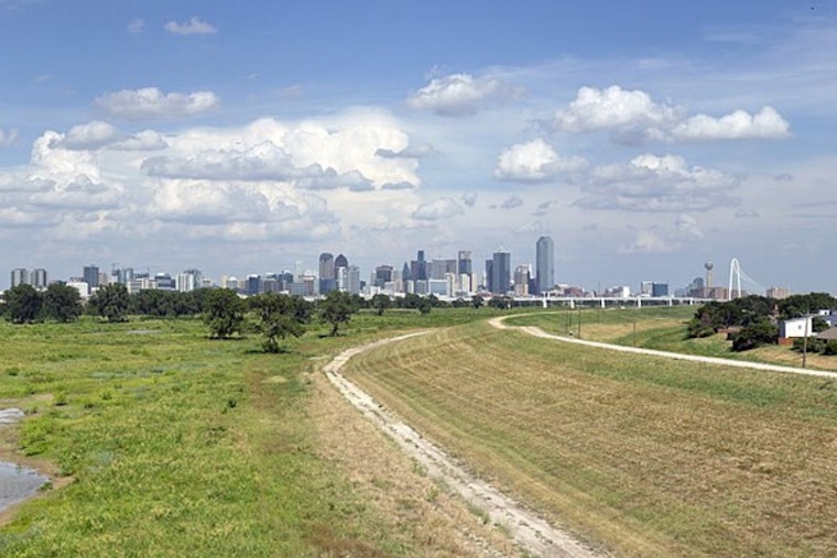Dallas Swelters As Sticky Heat And Stiff South Winds Move In