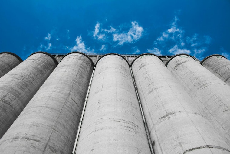 Damen Silos Dust-Up: City Halts Unpermitted Riverfront Parking