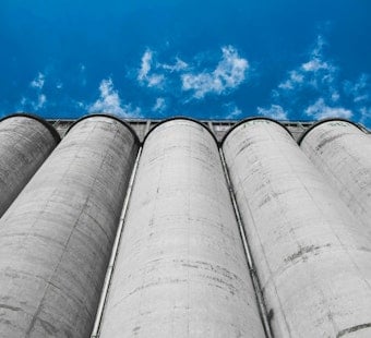 Damen Silos Dust-Up: City Halts Unpermitted Riverfront Parking