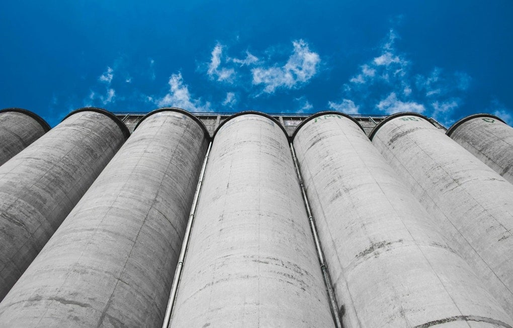 Damen Silos Dust-Up: City Halts Unpermitted Riverfront Parking