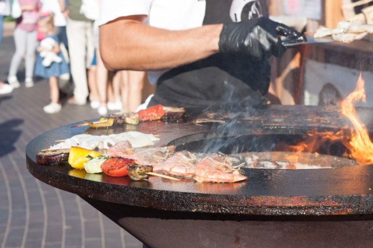 Del Mar Beachside Feast Lures TV Chefs, Big Bucks and Bigger Pours