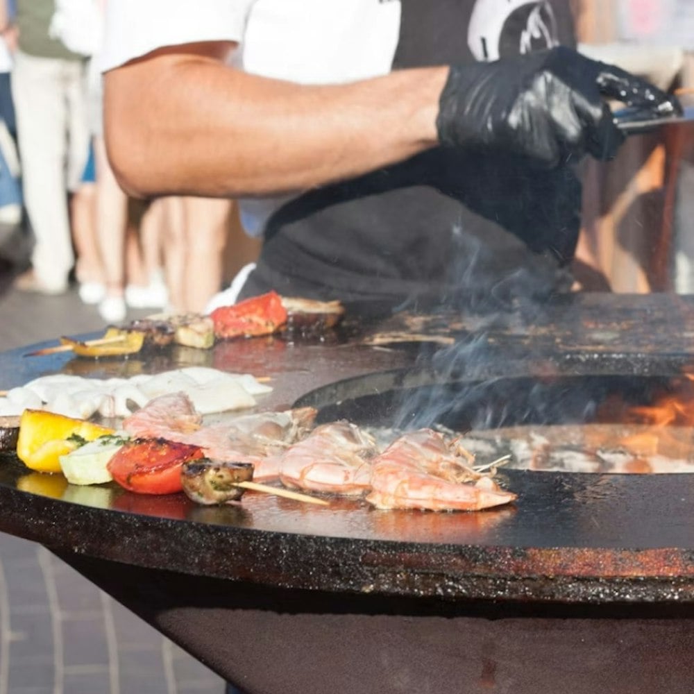 Del Mar Beachside Feast Lures TV Chefs, Big Bucks and Bigger Pours
