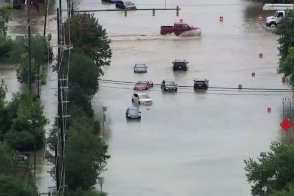 Detroit Canal Showdown as Jefferson-Chalmers Neighbors Launch Flotilla Against Flood Plan