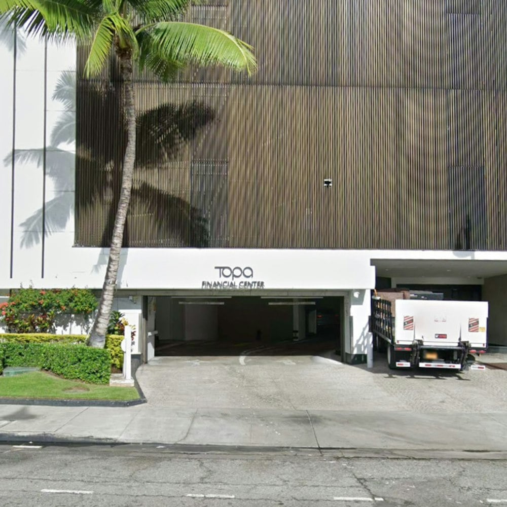 Downtown Honolulu Goes Clucking Crazy for BirdyGo’s Chili-Dipped Chicken Sandwich