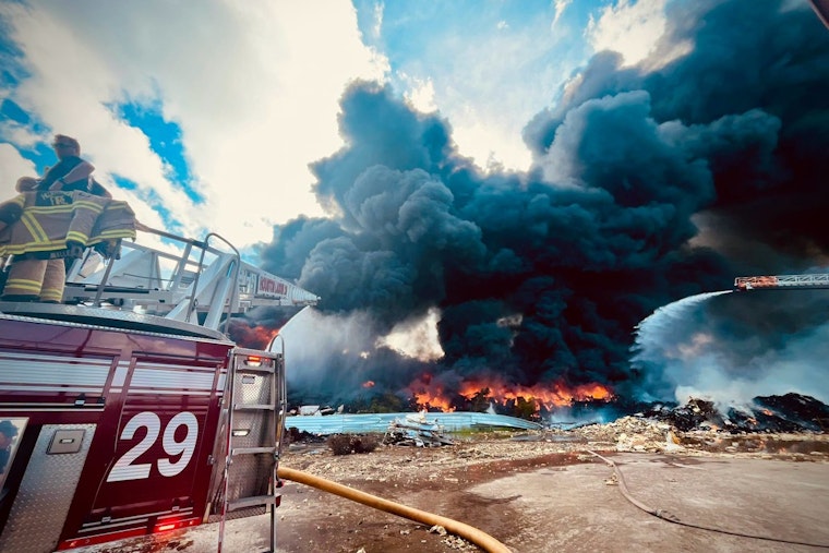 East End Warehouse Erupts, Chokes Houston Sky With Thick Smoke