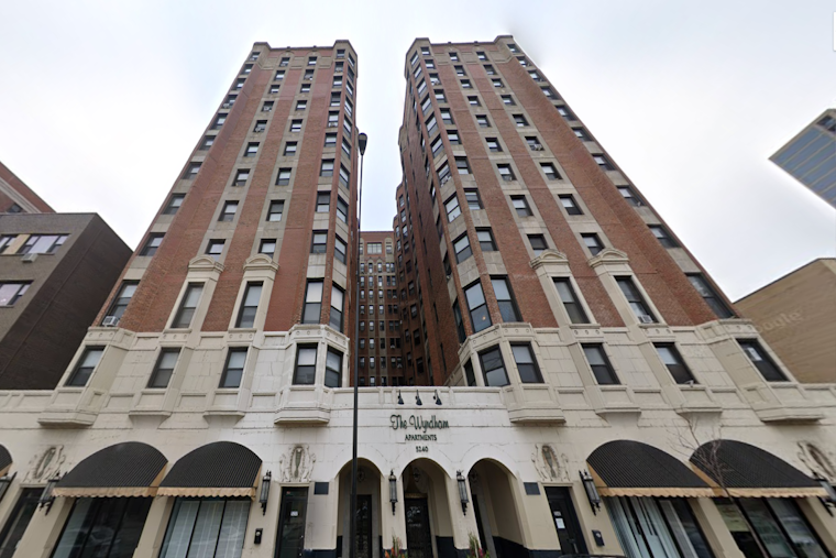 Edgewater Lakefront High-Rise Erupts In Pre-Dawn Fire Near Foster, Sheridan
