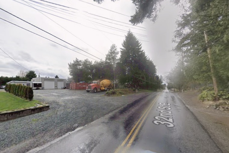 Edgewood Block Rocked After Excavator Rips Gas Line