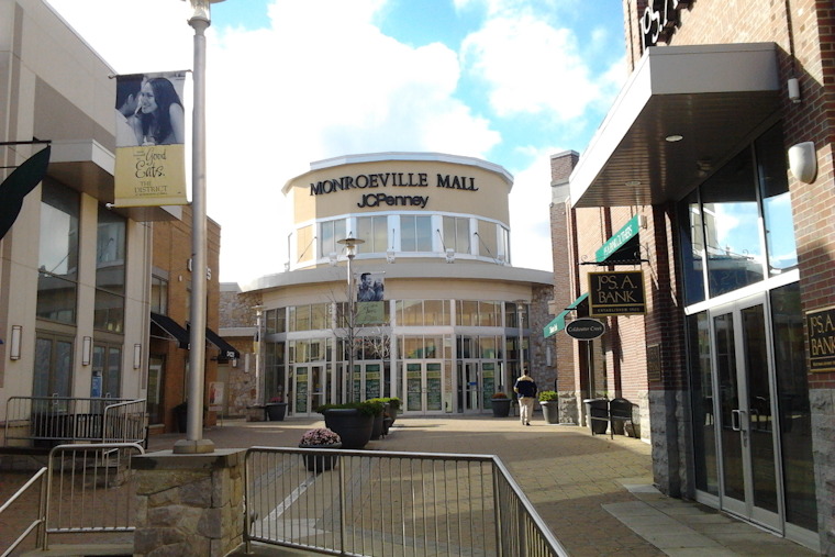 Fans Say Goodbye to Monroeville Mall at Living Dead Weekend
