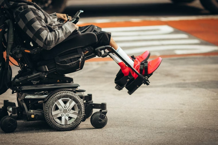 Feds Crack Down on Airlines Over Wheelchair Woes in the Skies