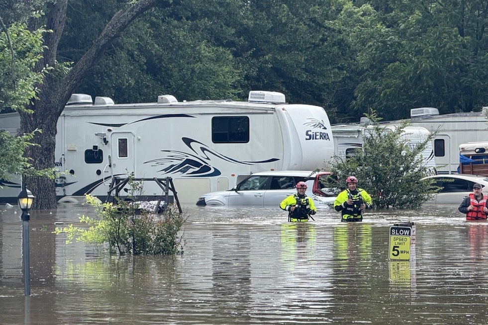 Flooded Lamar County Sees Abbott’s Elite Rescue Squad Roll In