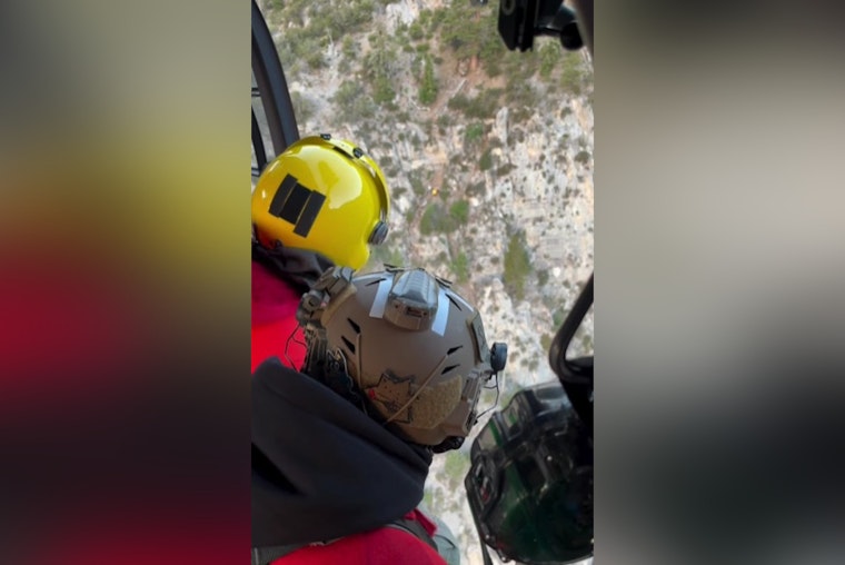 Four Hikers Rescued Off Mount Charleston Cliff in Pre-Dawn Air Operation Near Las Vegas
