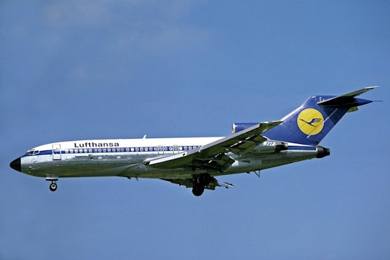 Frankfurt Fiasco: Lufthansa Dreamliner Drops Onto Its Nose, Injuring Workers