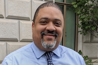 Free-Ride Bragg Hits 20 Manhattan Galas on the House