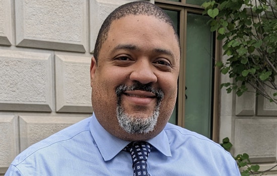 Free-Ride Bragg Hits 20 Manhattan Galas on the House