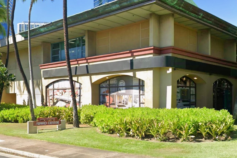 Ward Centre Book Frenzy Packs Honolulu’s 77th Annual Sale