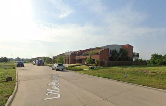 Frisco's Grass-Roofed Enclave Tries to Turn Looky-Loos Into Luxury Buyers
